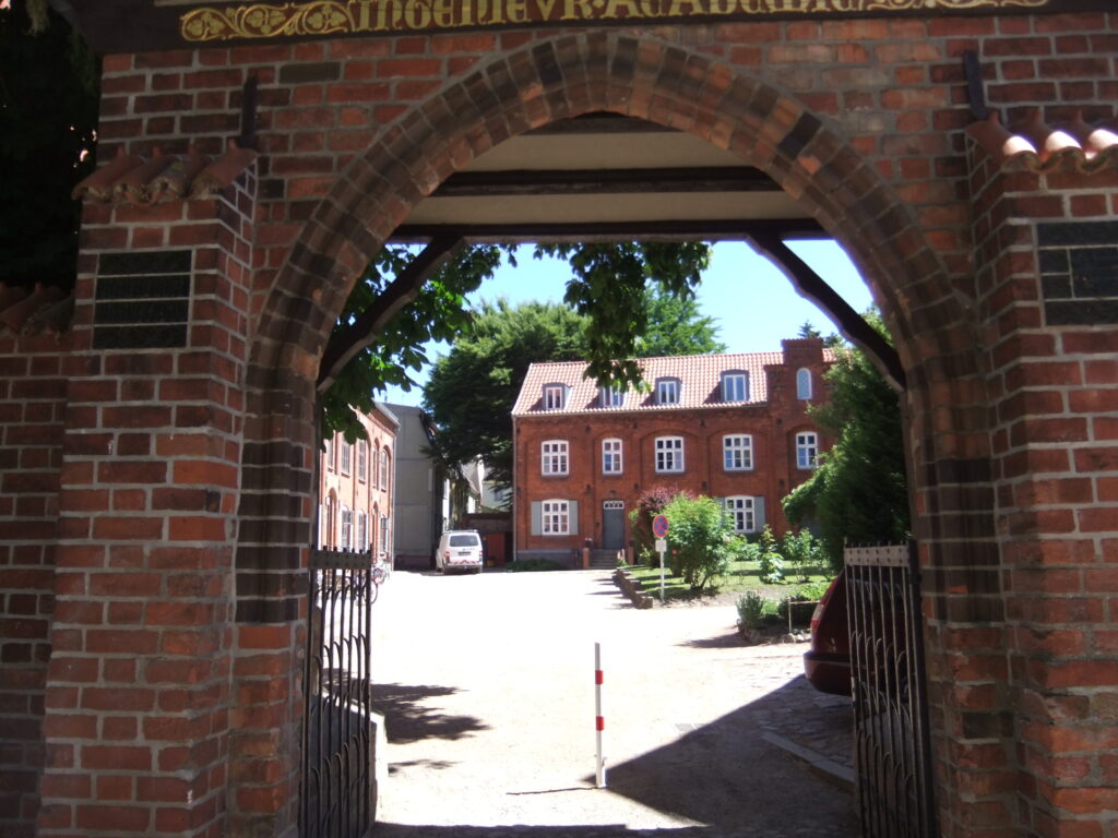 Hofeinfahrt_soko_wismar